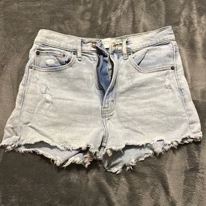 ABERCROMBIE HIGH RISE SHORT SIZE 26
